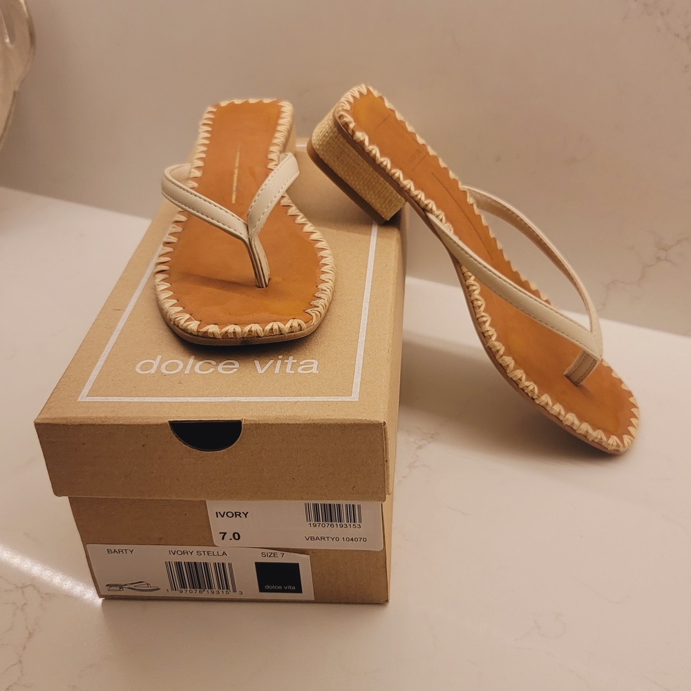 Dolce Vita Ivory BARTY Women's Sandals SIZE 7